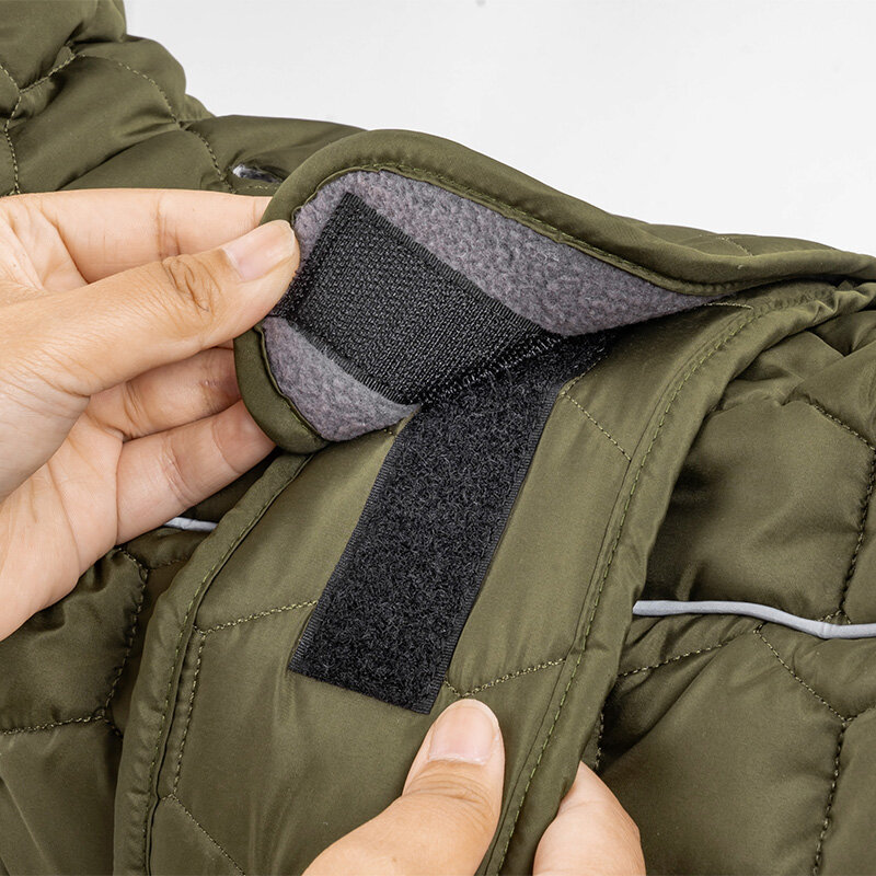 Dogs&amp;Co&reg; Honden Winterjas Army Groen voor grotere honden 