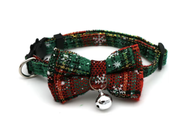 Kersthalsband met strik voor kat of kleine hond rood/groen/goud snowflakes belletje